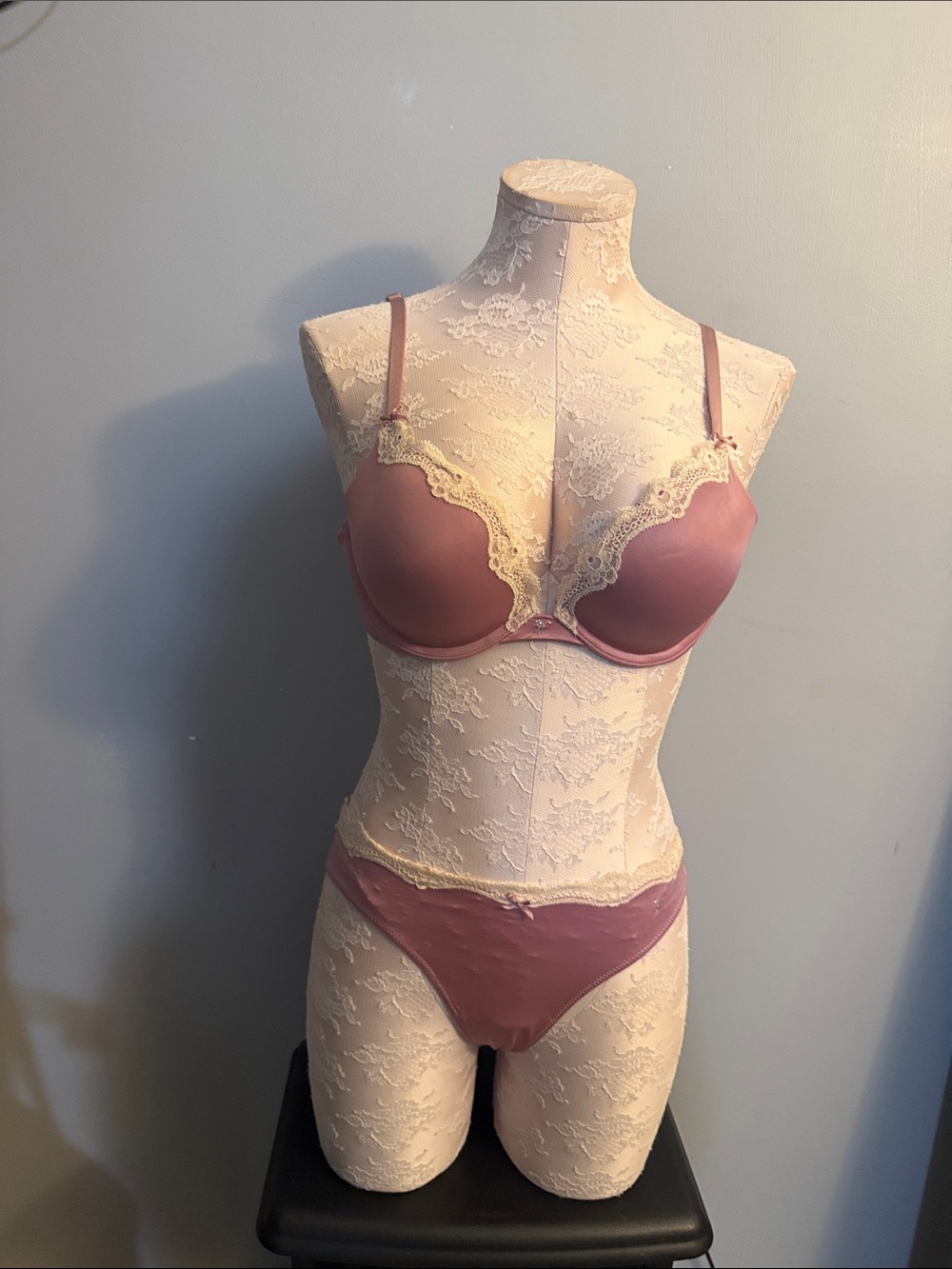 Victoria's Secret Mauve Dream Angels Pushup Bra 36 B , & Matching Panty size  M